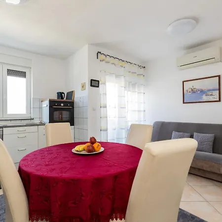 Apartment Andre Malinska