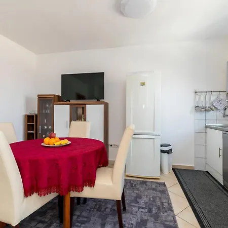 Andre Apartment